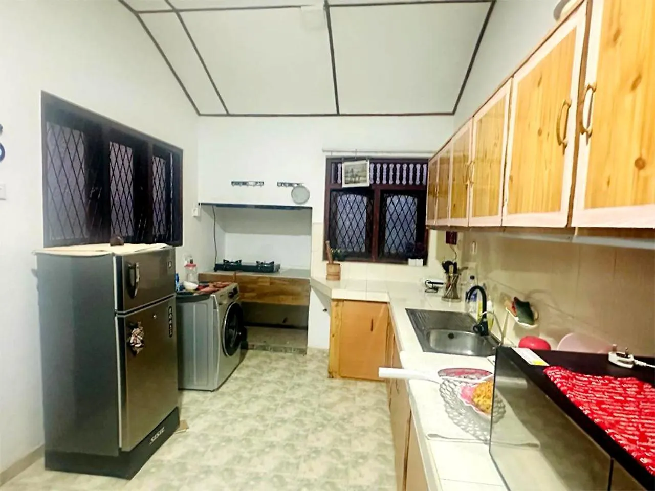 Sea Breeze Guest House Негомбо 0*,  Шри-Ланка