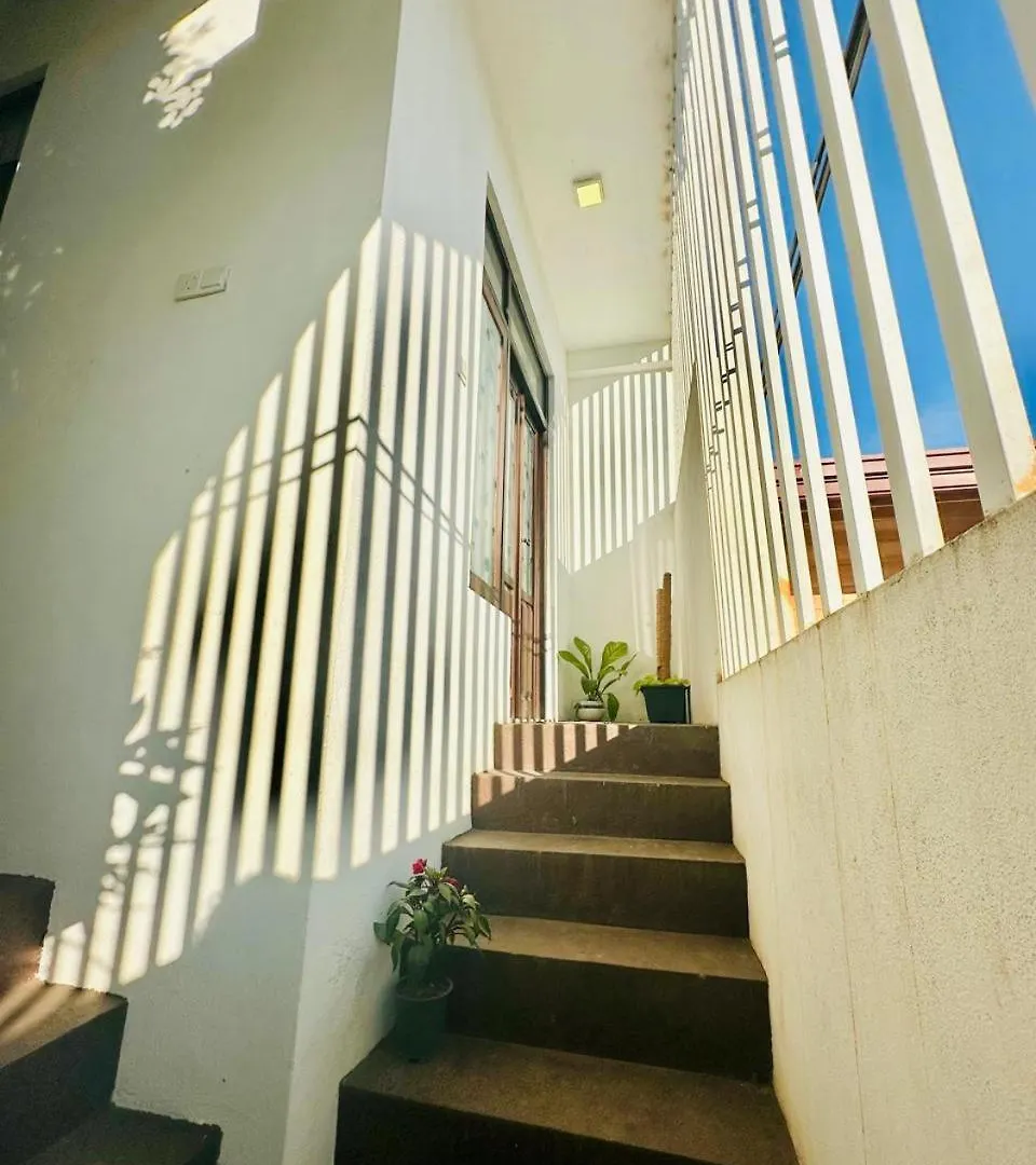 Sea Breeze Guest House Негомбо 0*,  Шри-Ланка
